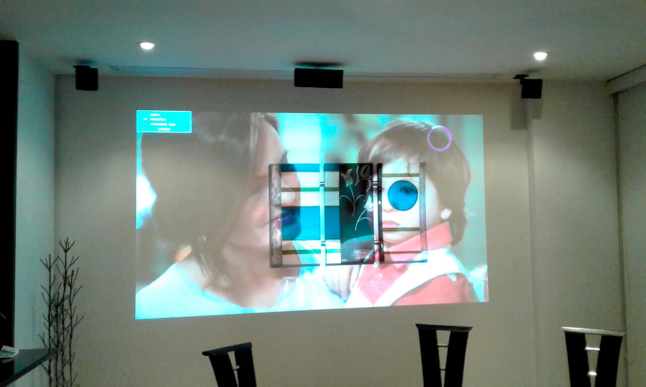 En las pantallas de proyección eléctrica empotrada de techo techo  motorizado pantalla proyector oculto - China En el techo, pantalla de  proyección